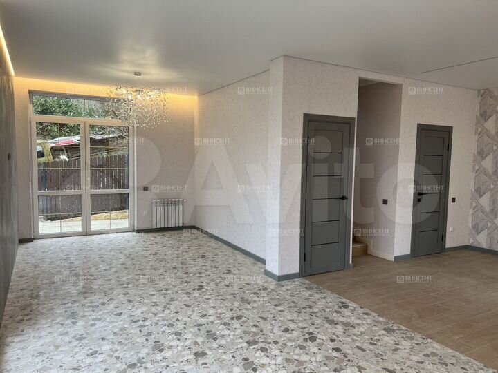 Дом 198 м² на участке 5,5 сот.