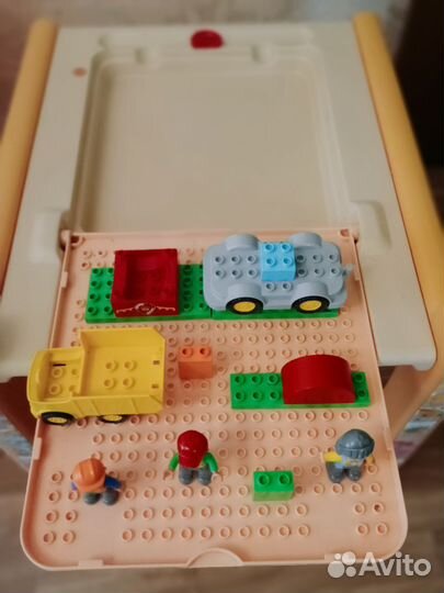 Столик для игры в Лего дупло и для обучения