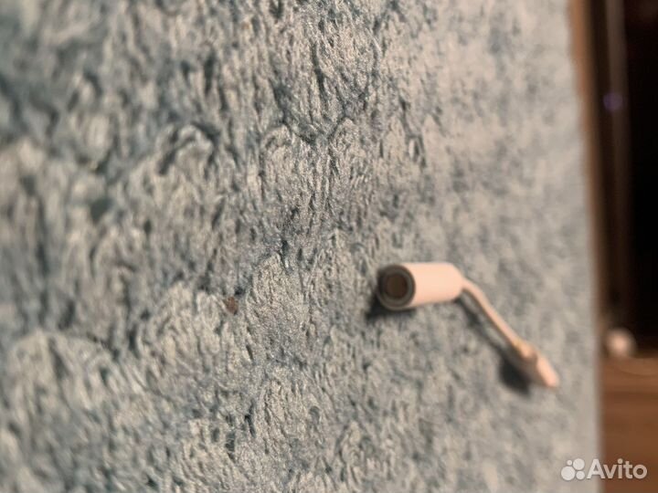 Apple lightning to 3.5 mm headphone jack adapter