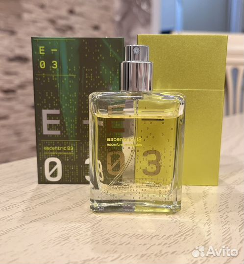 Escentric molecules 03