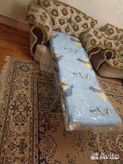 Холл угловой