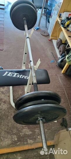 Штанга с блинами. Гантели