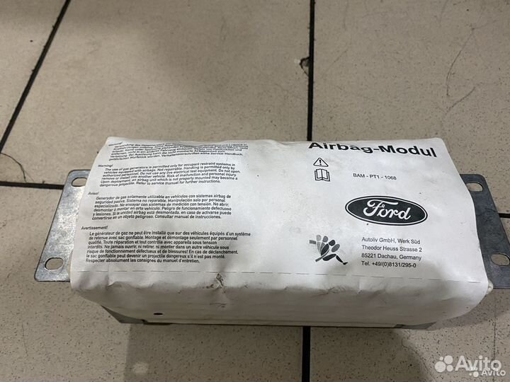 Подушка безопасности в торпедо Ford Mondeo 3