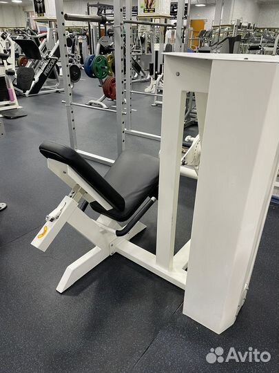 Тренажер разгибание ног сидя