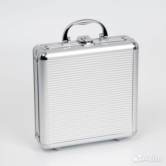 Покер в металлическом кейсе