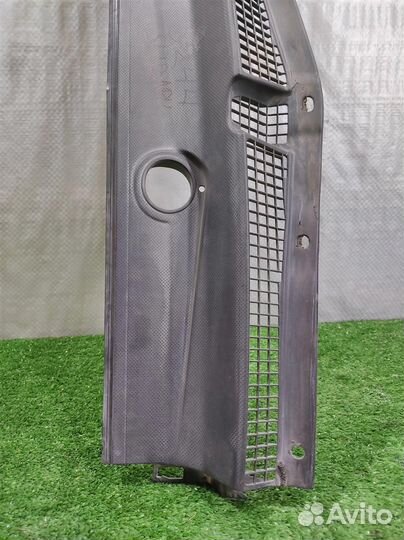 Решетка стеклоочистителей левая Subaru Tribeca WX