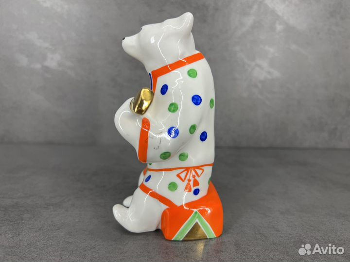 Фарфоровые статуэтка 