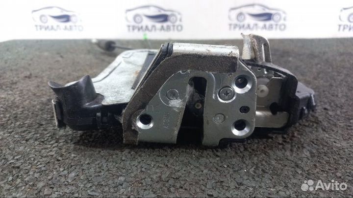 Замок двери передний правый Suzuki Grand Vitara