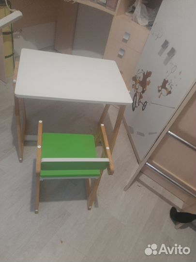 Детский столик со стульчиком