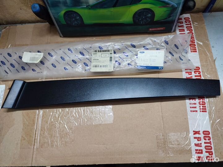 Накладка стойки правой двери на Ford Fusion