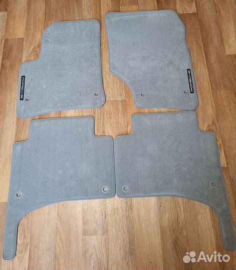 Комплект резиновых ковров