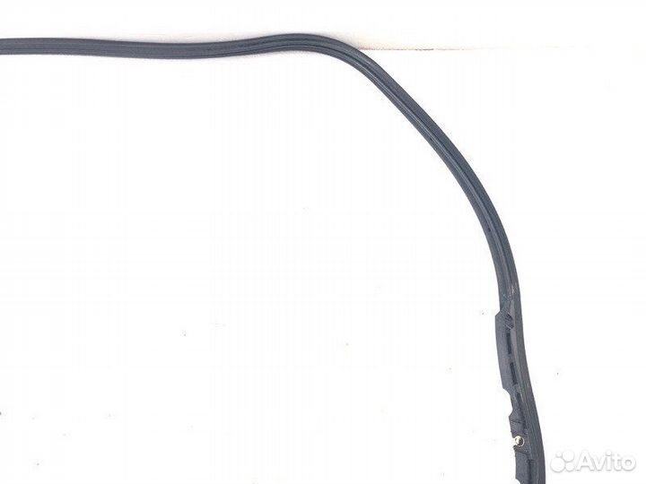 Уплотнительная резинка боковой двери передняя