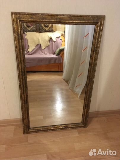 Зеркало настенное в раме