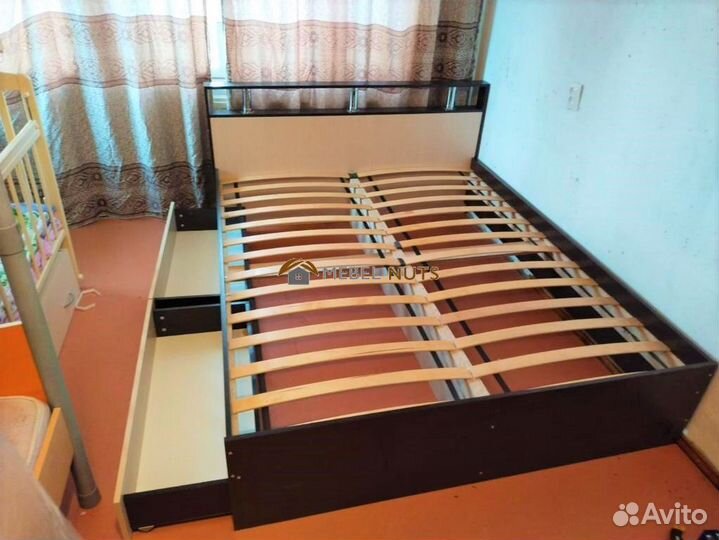 Кровать двуспальная
