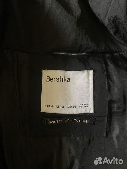 Черный пуховик Bershka