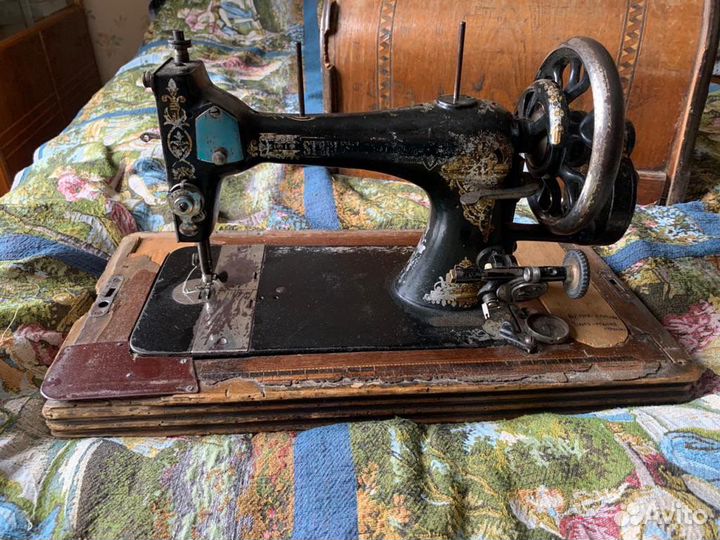 Старая швейная машинка Sterling (рабочая)