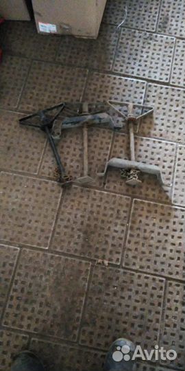 Крепление запасного колеса