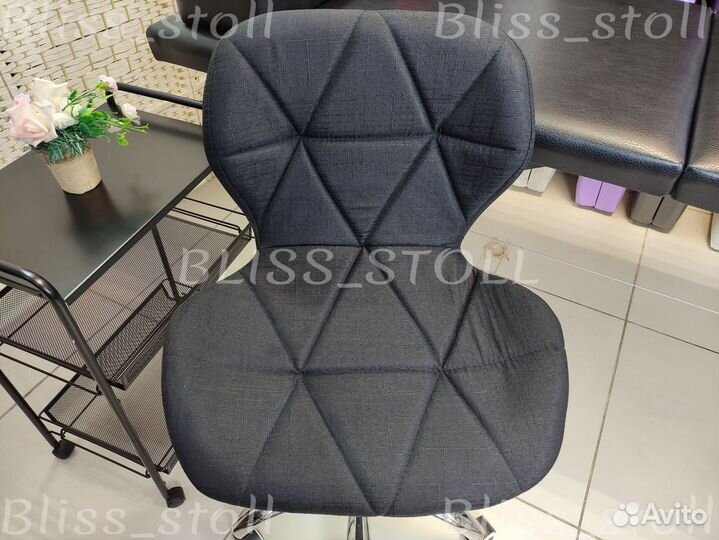 Кушетка со стулом и тележкой