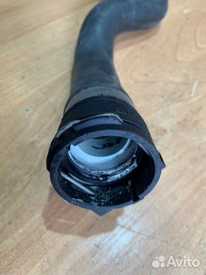 Нижний патрубок радиатора n46 Bmw e90