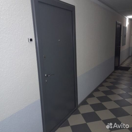 Дверь входная металлическая от застройщика