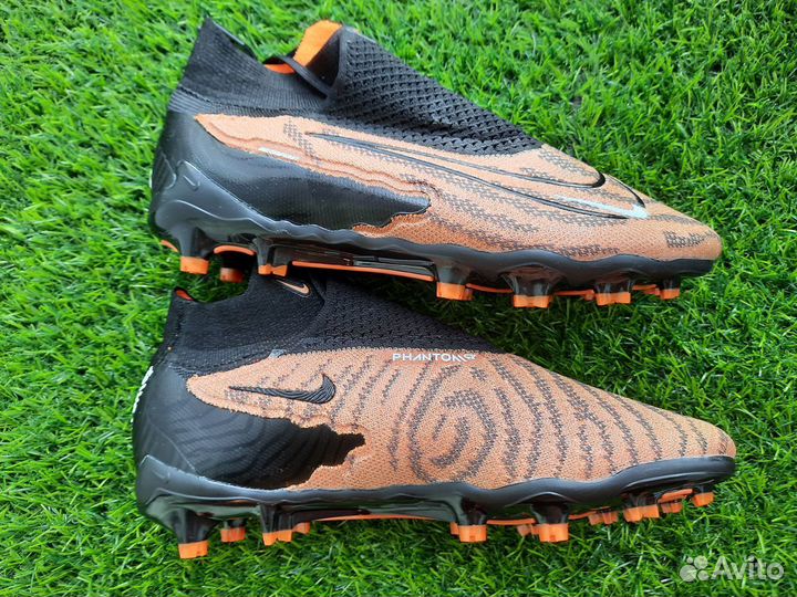 Футбольные бутсы Nike phantom GX