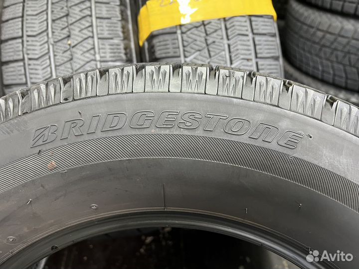 Bridgestone Blizzak VRX2 215/65 R16 98Q