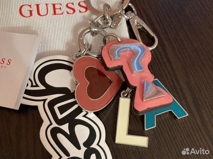 Брелок на сумку guess
