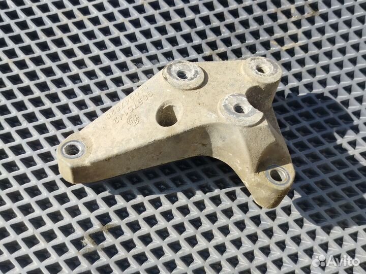 Кронштейн кпп Opel Astra H 1.6