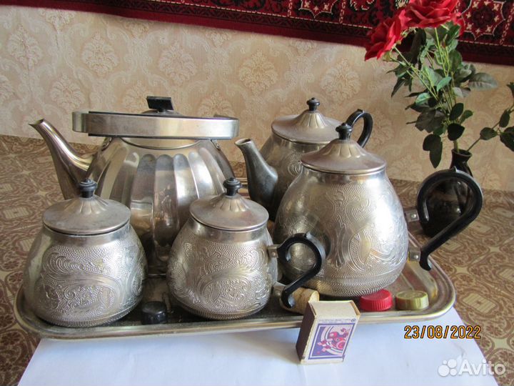 Чайники винтажные латунные,грелка на чайник.Поднос