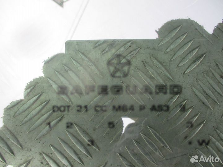 Стекло заднее левое и правое Dodge Caravan 3