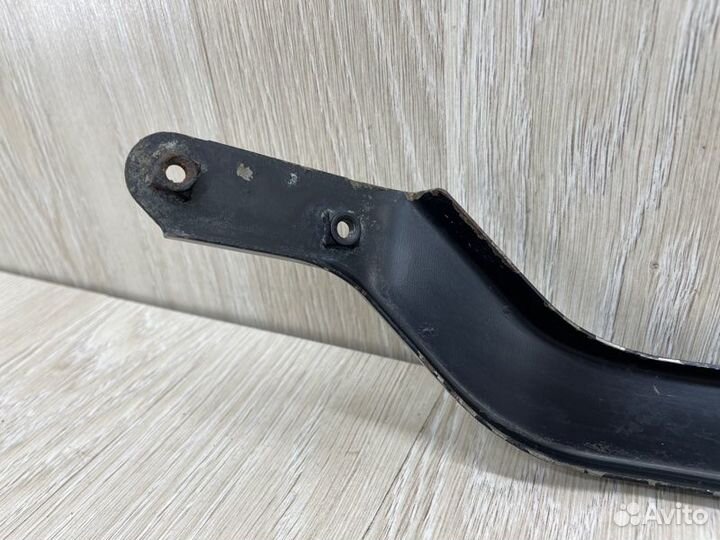 Кронштейн фары передний левый Mercedes-Benz