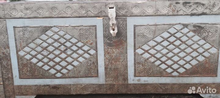 Сундук деревянный старинный