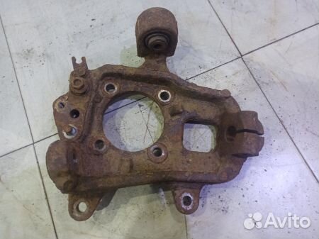 Кулак задний правый Ниссан