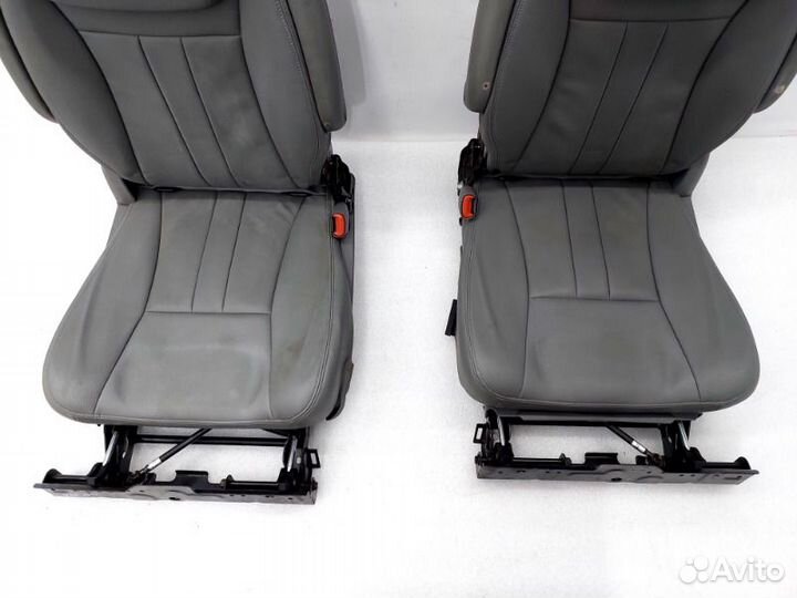 Сиденья комплект Chrysler Grand Voyager 5 RT ERB