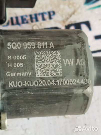 Моторчик стеклоподъемника зад. левый Skoda Octavia