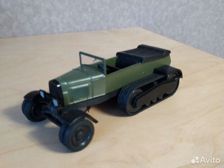 Автомобили и фигурки 1:43