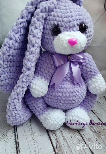 Зайцы плюшевые