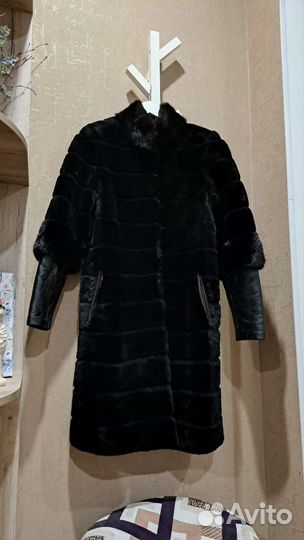 Шуба из мутона с норкой