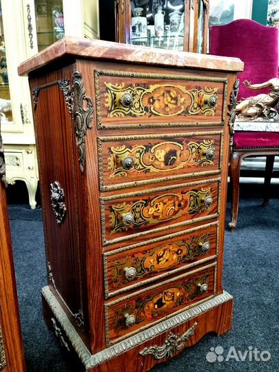 Антикварные тумбочки. Европа