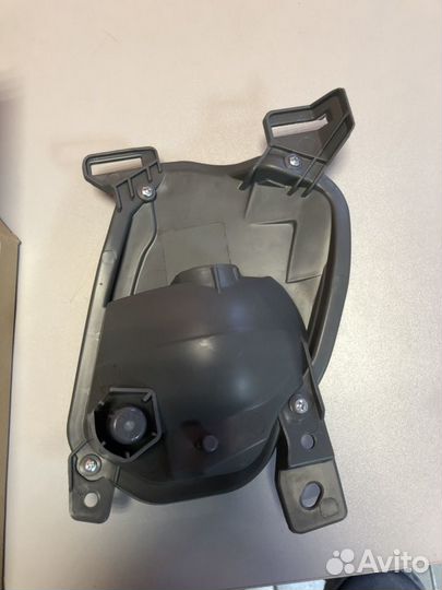 Противотуманка задняя правая Тойота Хайлендер 14