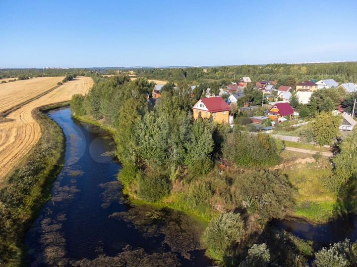 Коттедж 240 м² на участке 10 сот.