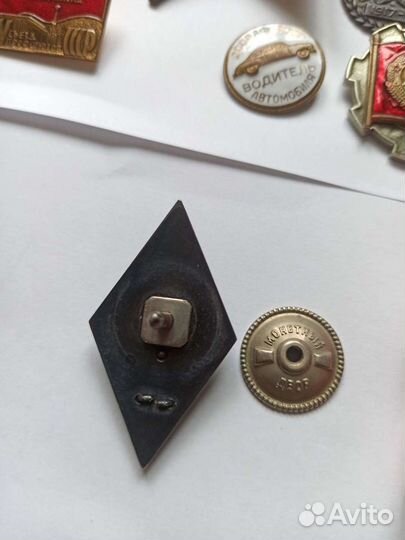 Знаки, жетоны и медали