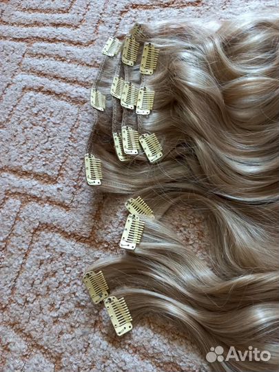 Волосы на заколках блонд