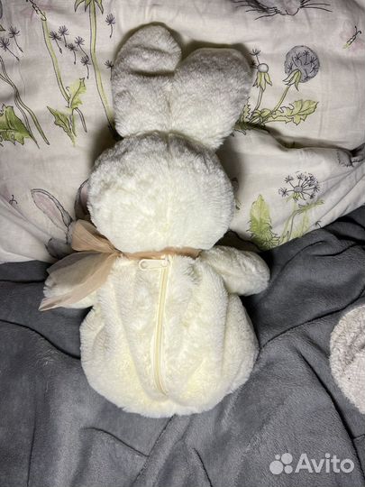 Заяц плюшевый
