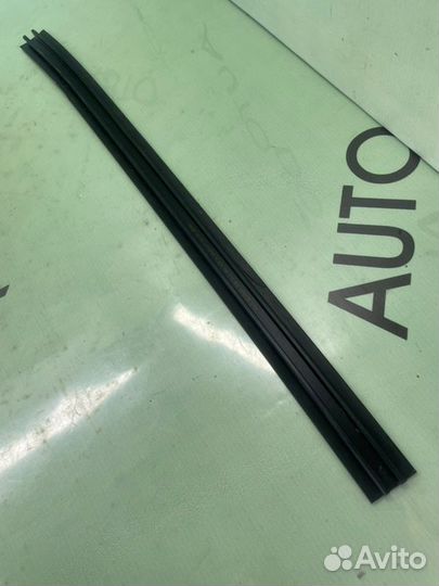 Уплотнительная резинка крышки багажника Audi Q7 4L