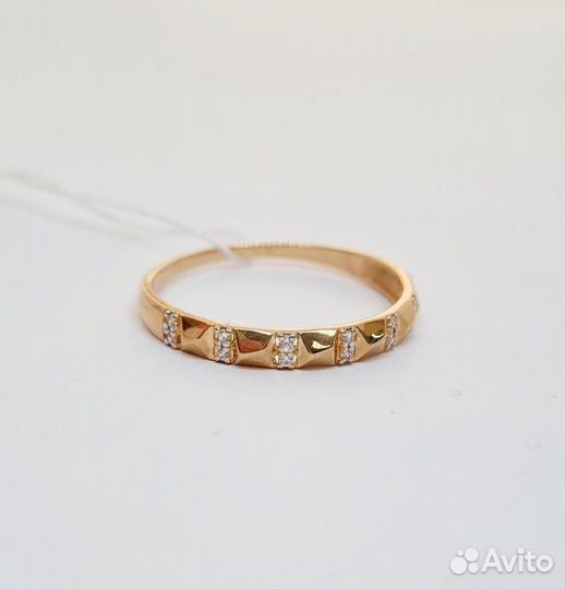 Золотое кольцо с камнем 20р