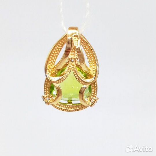 Золотая подвеска с камнем