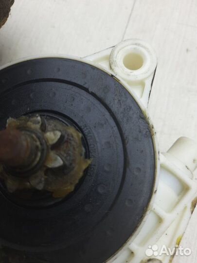 Моторчик стеклоподъемника передний левый левый Kia