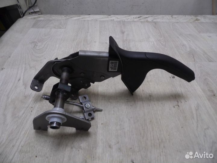 Рычаг стояночного тормоза Hyundai ix35/Tucson 2010