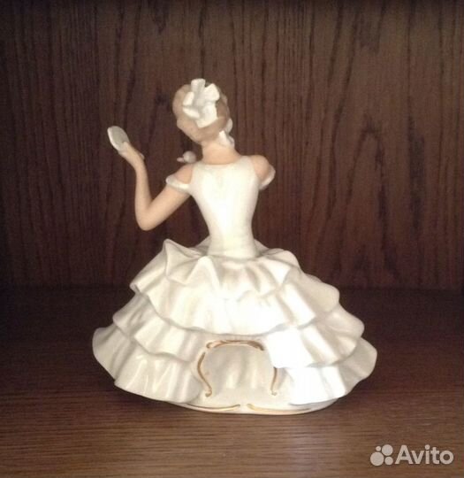 Фарфоровая статуэтка «Балерина с Зеркалом»